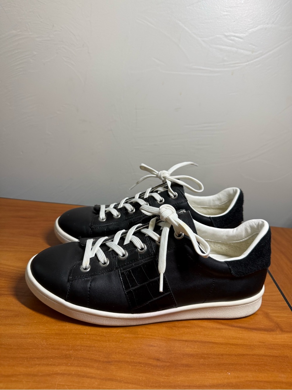 Sam Edelman Marquette Women’s Lace Up Fashion Sneaker Leather Black White 8/38